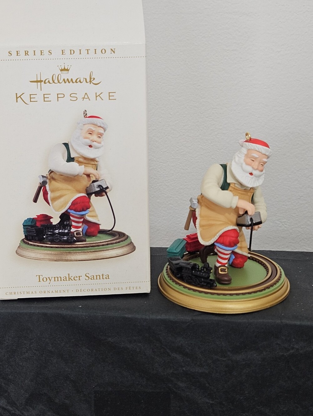 Hallmark Keepsake Ornament: 2006 Toymaker Santa Christmas Santa With Toy Train